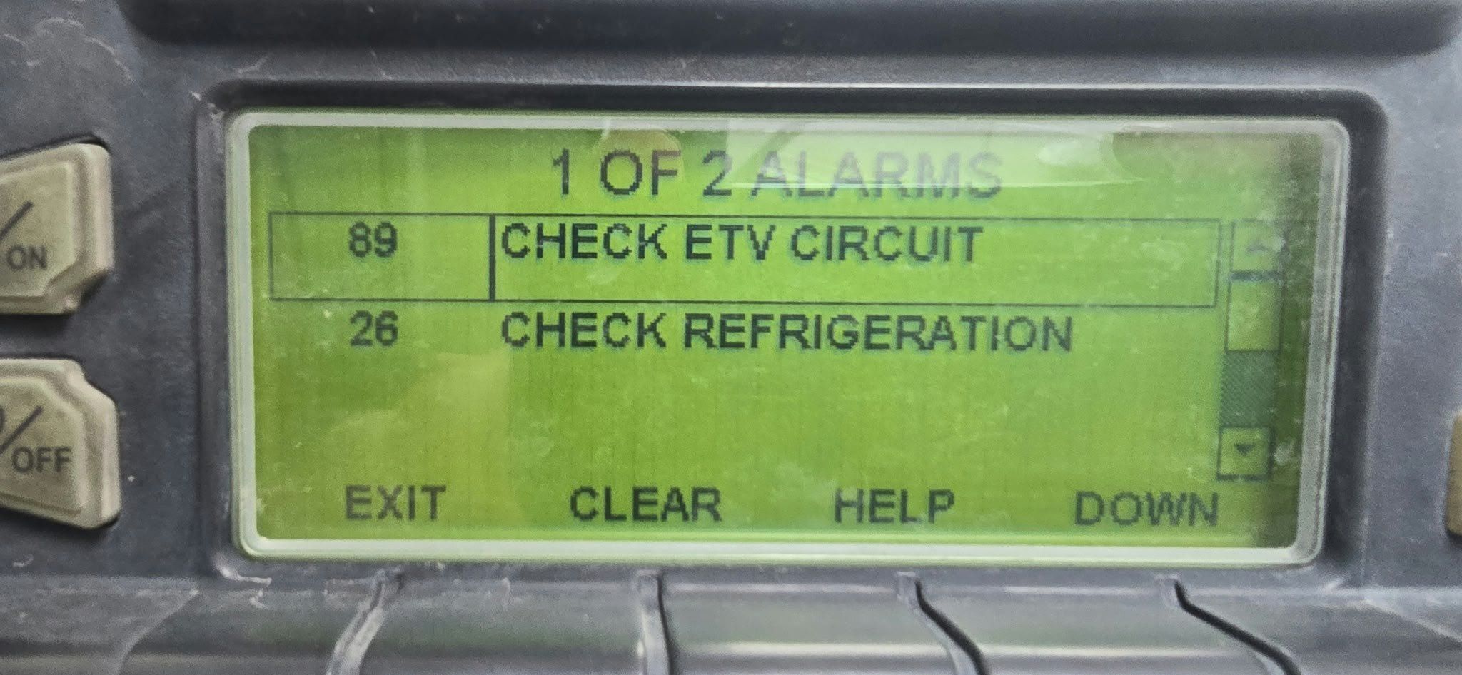 Reefer controller screen showing two active alarms