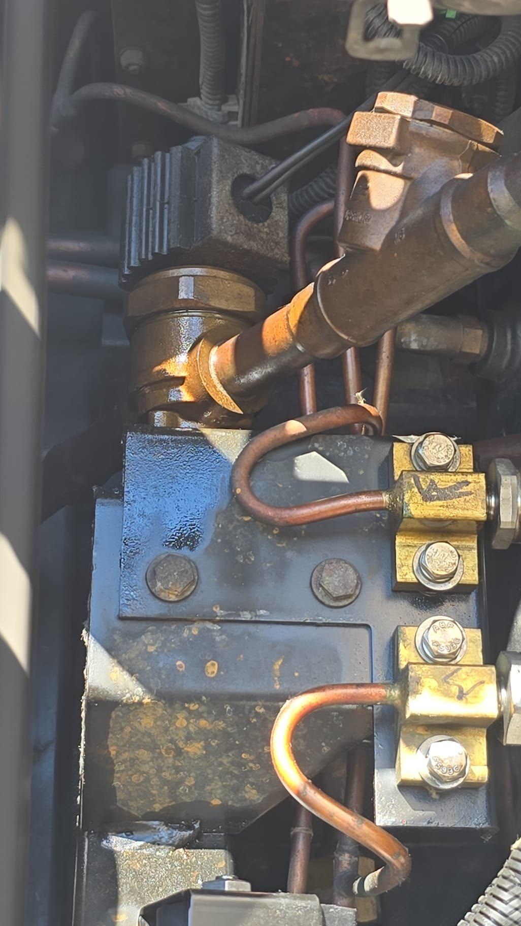 Electrical contactor and wiring inside a reefer unit