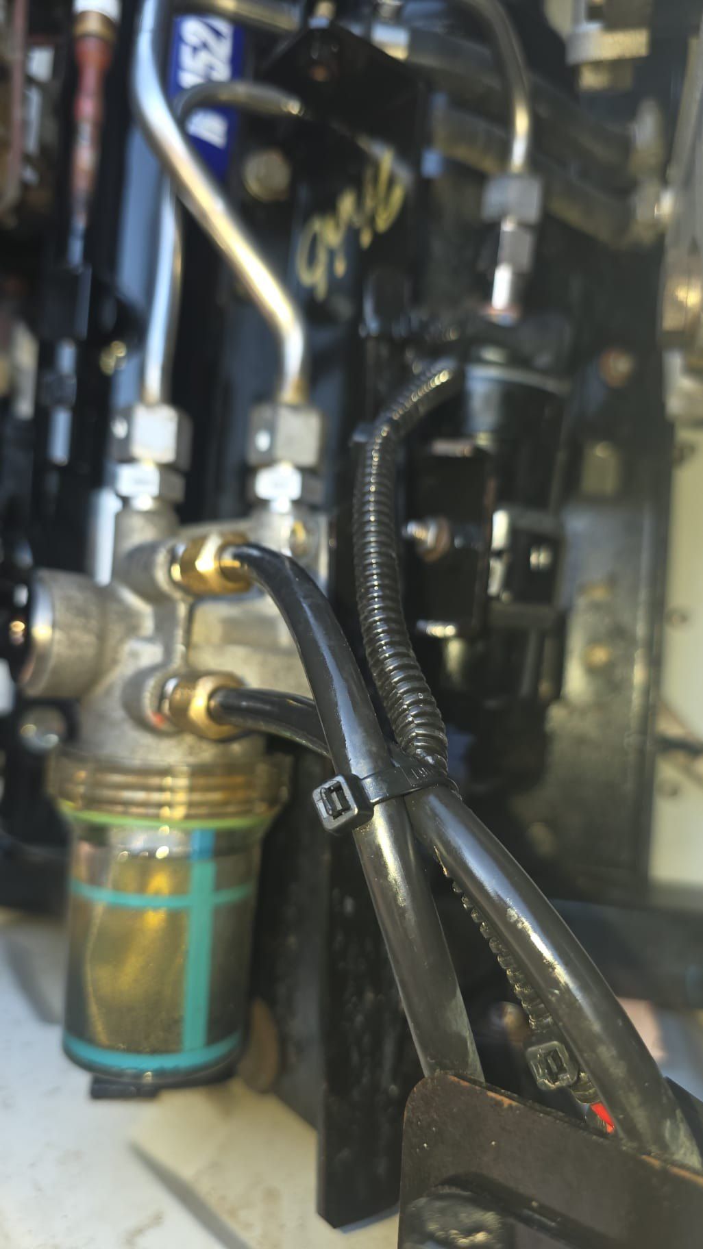 Fuel and water separator on a reefer engine